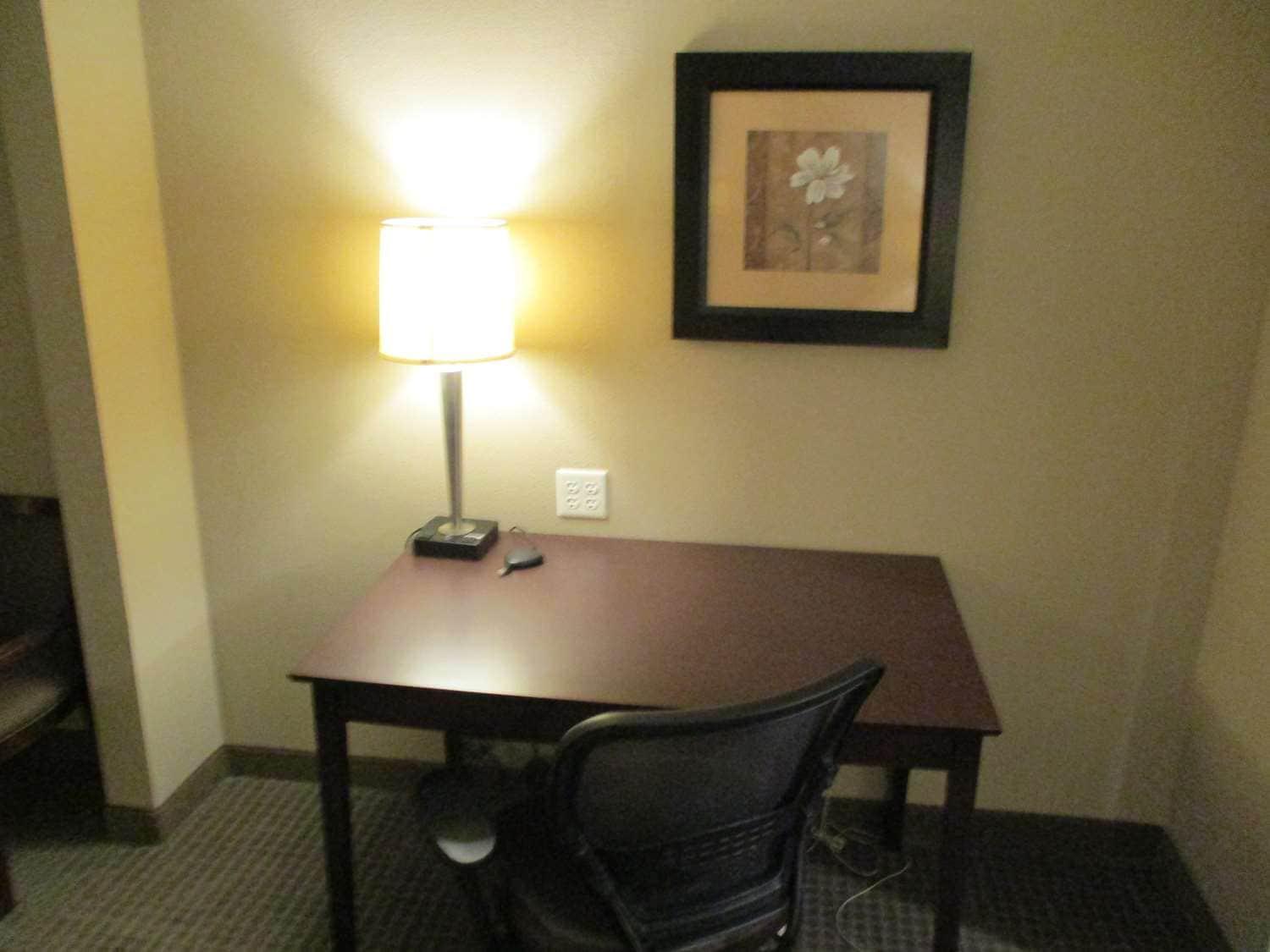 Research Park Inn St Louis West Chesterfield Saint Charles Room photo